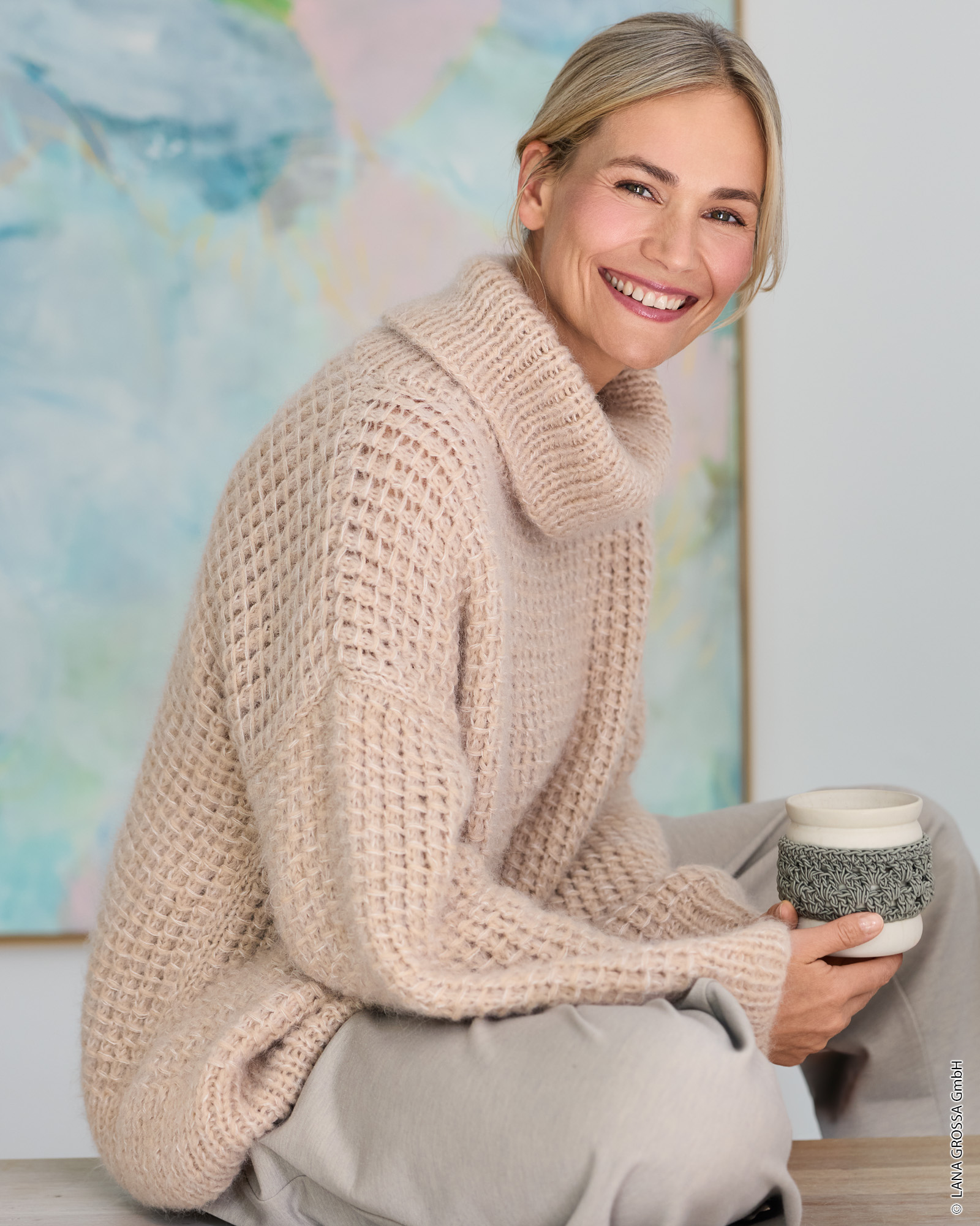 Strickset Rollkragenpulli Im Strukturmuster Aus Nebbia Und Silkhair Von Lana Grossa 3 Strickset Rollkragenpulli Im Strukturmuster Aus Nebbia Und Silkhair Von Lana Grossa – Bild 3