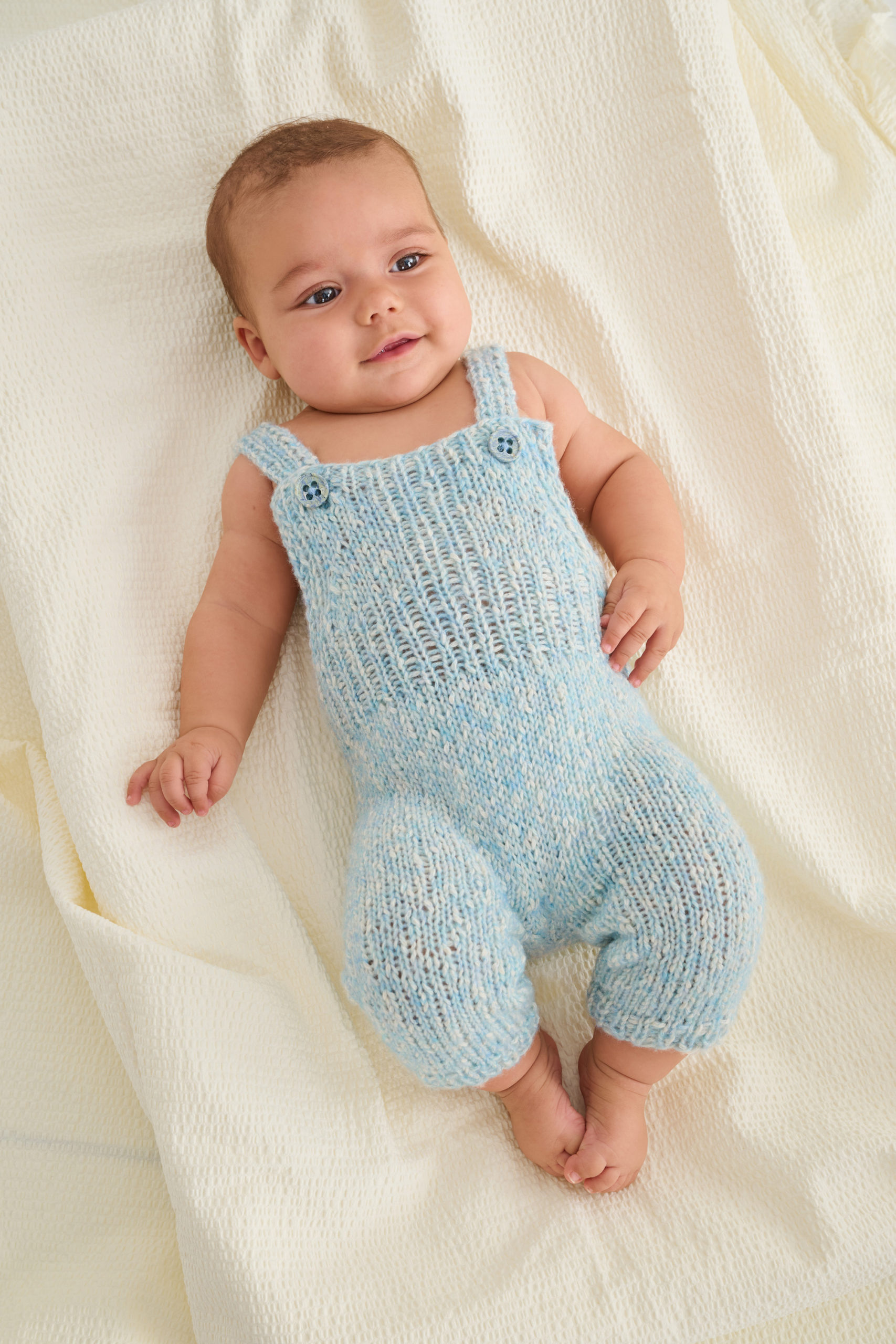 Strickset Latzhose Aus Effektgarn Aus Bottoni Von Lana Grossa 1 Strickset Latzhose Aus Effektgarn Aus Bottoni Von Lana Grossa