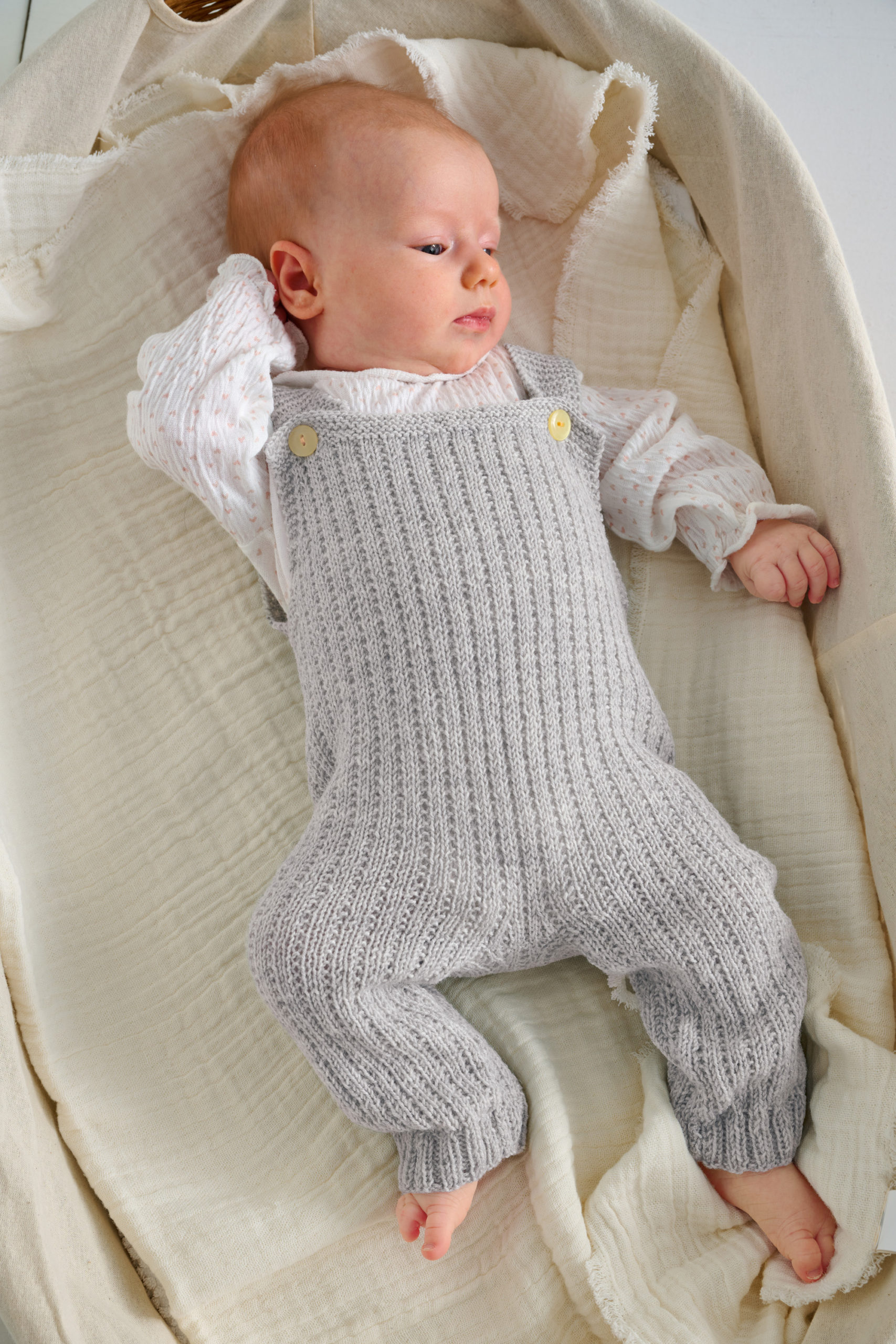 Strickset Latzhose Im Streifenmuster Aus Cool Wool Baby Von Lana Grossa 1 Strickset Latzhose Im Streifenmuster Aus Cool Wool Baby Von Lana Grossa