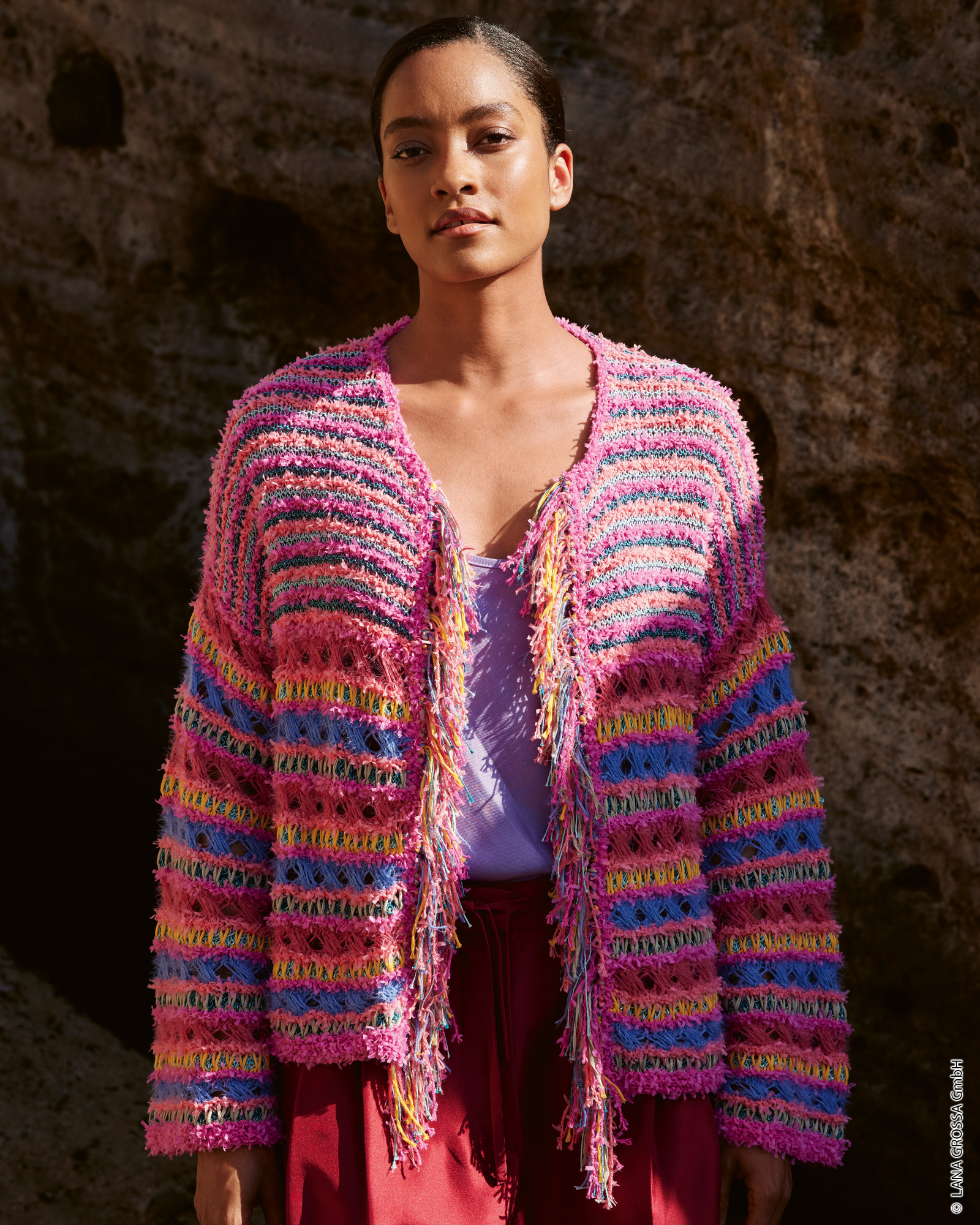 Strickset Jacke Mit Fransen Aus Frizzante, Filo Lurex, Tessera Und Per Fortuna Gots Von Lana Grossa 3 Strickset Jacke Mit Fransen Aus Frizzante, Filo Lurex, Tessera Und Per Fortuna Gots Von Lana Grossa – Bild 3