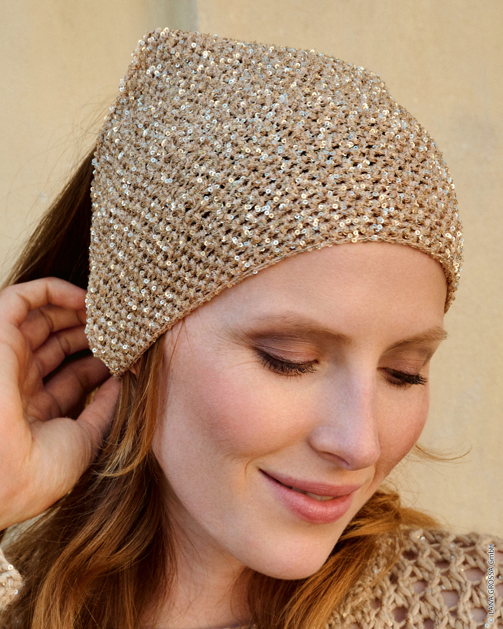 Strickset Pailletten-Kopftuch Aus Glamour Von Lana Grossa 1 Strickset Pailletten-Kopftuch Aus Glamour Von Lana Grossa