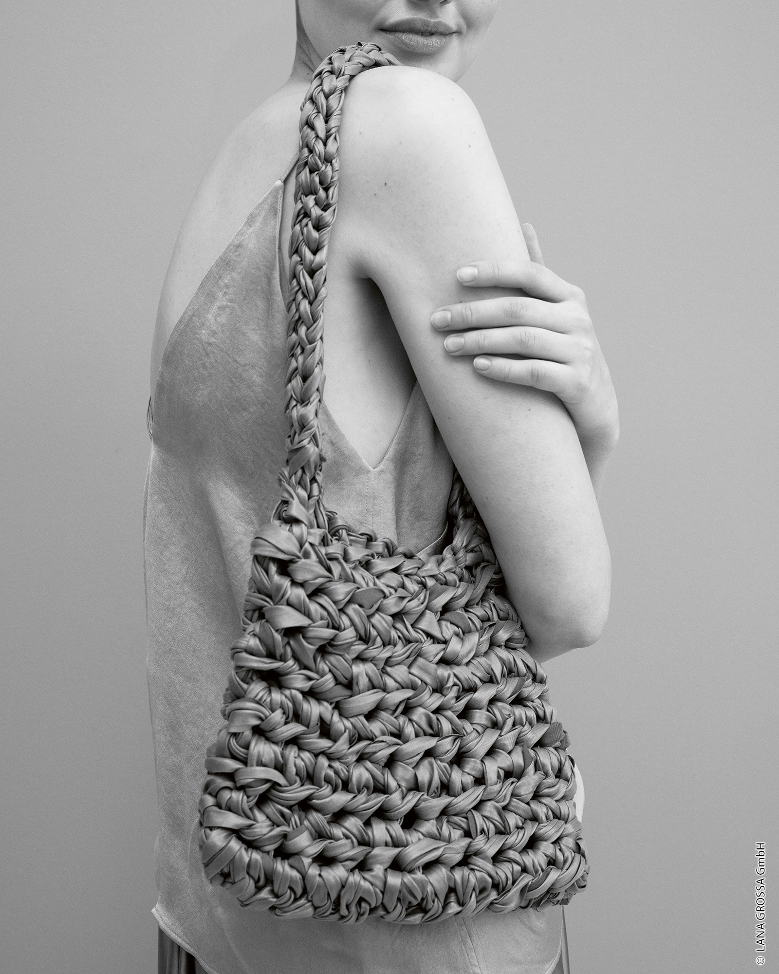 Strickset Umhängetasche Aus The Loop Von Lana Grossa 2 Strickset Umhängetasche Aus The Loop Von Lana Grossa – Bild 2