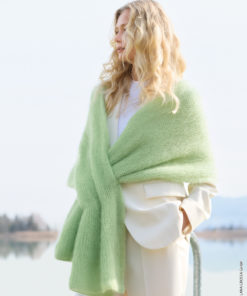 Strickset Schal Mit Schlitzen aus Silkhair von Lana Grossa