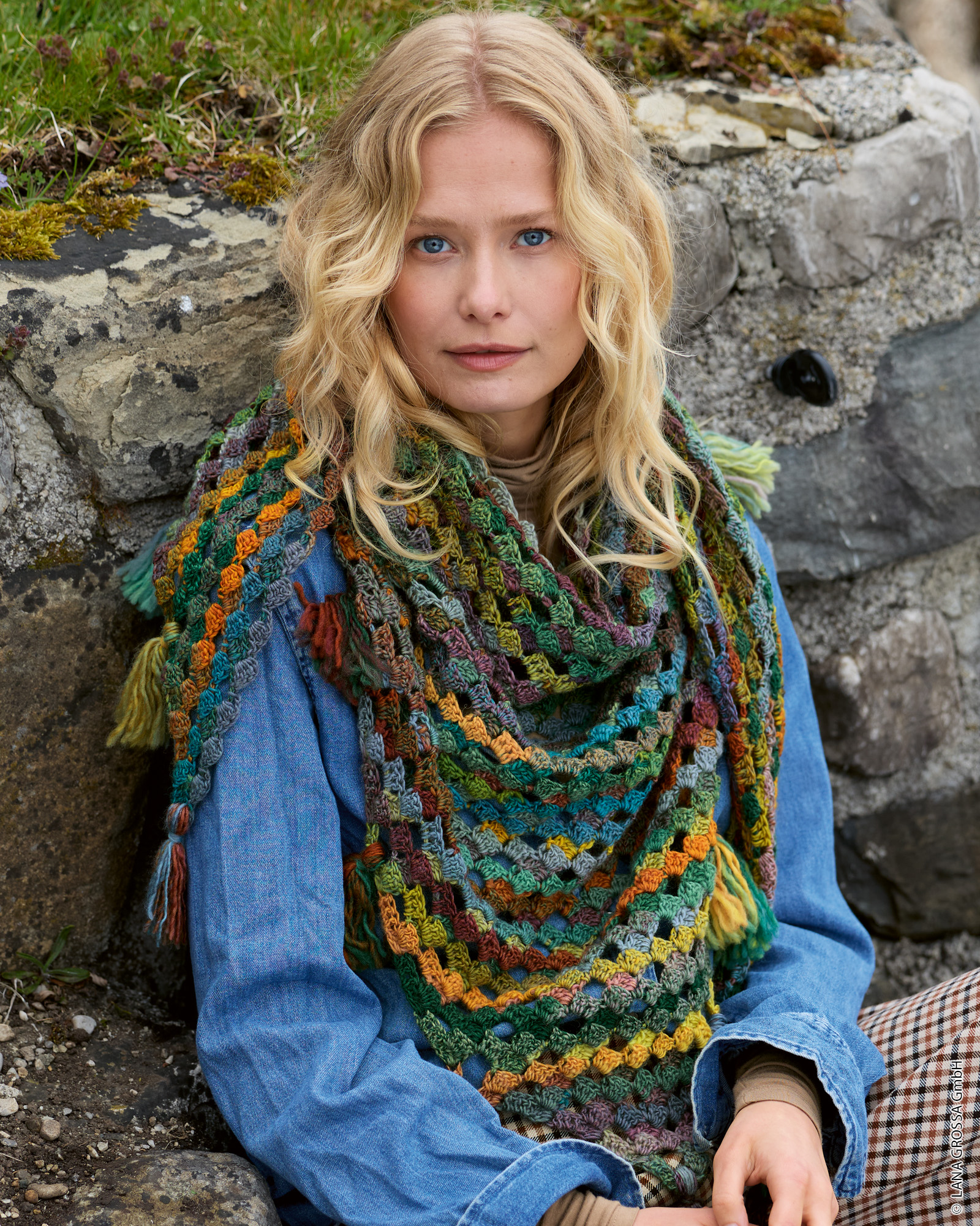 Strickset Dreieckstuch Mit Quasten Aus Colorissimo Von Lana Grossa 1 Strickset Dreieckstuch Mit Quasten Aus Colorissimo Von Lana Grossa