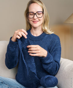 Strickset Sinchens Pullover Ii Mit Rundhalsausschnitt aus Cool Wool Big Dots von Lana Grossa